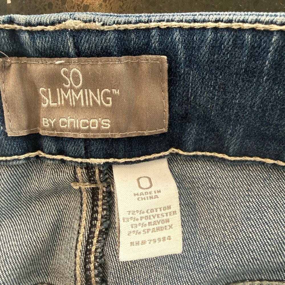 So Slimming Chico’s Blue Jeans Size 0 - Picture 8 of 8